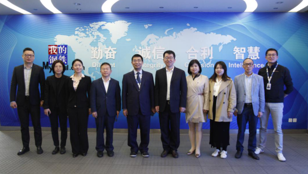首先中建电子商务总裁陶峰一行参观了上海钢联大宗商品展示厅